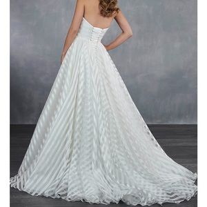 ORGANZA WEDDING DRESS